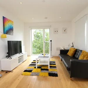 Spacious & Modern 1 Bedroom Close To Station In E16 Appartement Londres